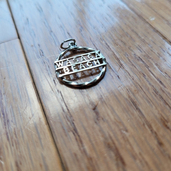 Wasaga Beach Silver plated Costume Charm Souvenir 3/4" - Picture 2 of 4